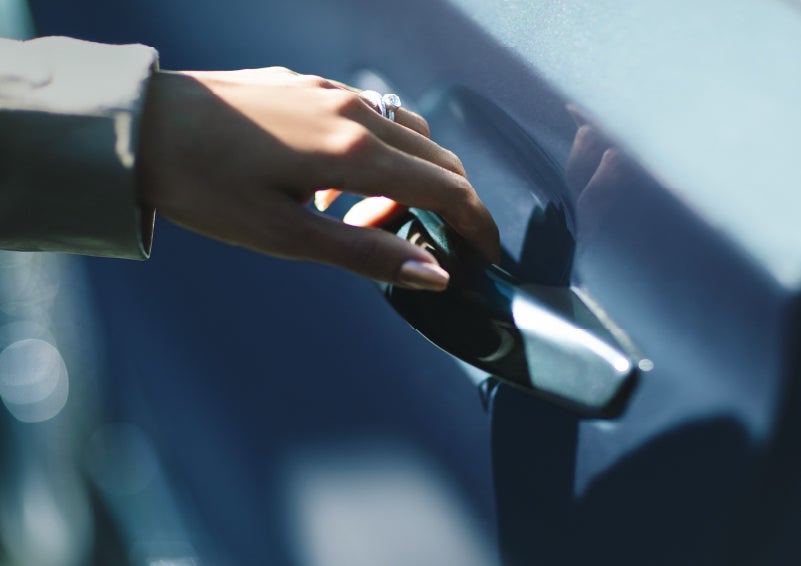 A hand gracefully grips the Light Touch Handle of a 2024 Lincoln Aviator® SUV to demonstrate its ease of use | Sedano Lincoln in La Mesa CA