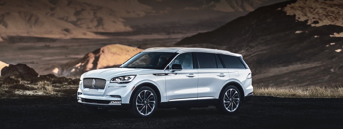 A 2024 Lincoln Aviator® SUV is parked at a mountain overlook | Sedano Lincoln in La Mesa CA