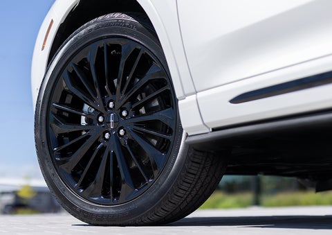 The stylish blacked-out 20-inch wheels from the available Jet Appearance Package are shown. | Sedano Lincoln in La Mesa CA