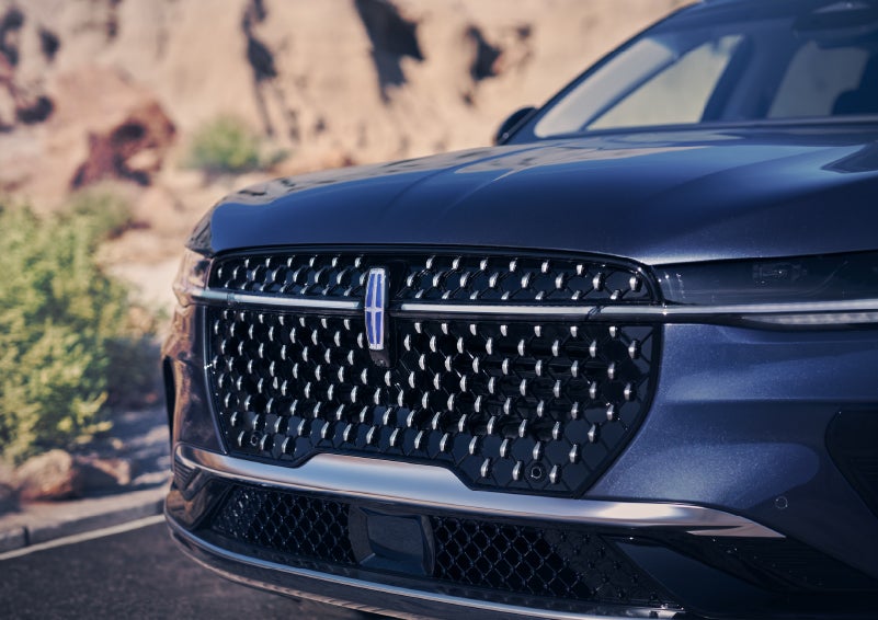 The stylish grille of a 2024 Lincoln Nautilus® SUV sparkles in the sunlight. | Sedano Lincoln in La Mesa CA