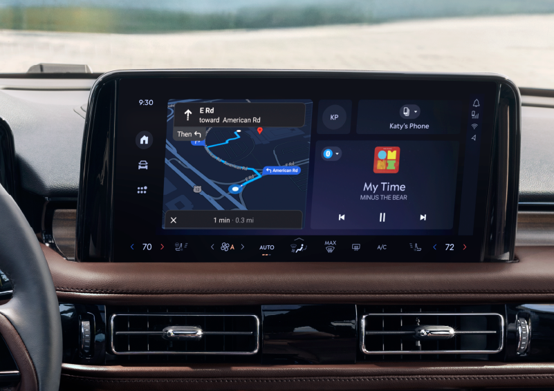 The 13.2-inch LCD touchscreen is showcased. | Sedano Lincoln in La Mesa CA