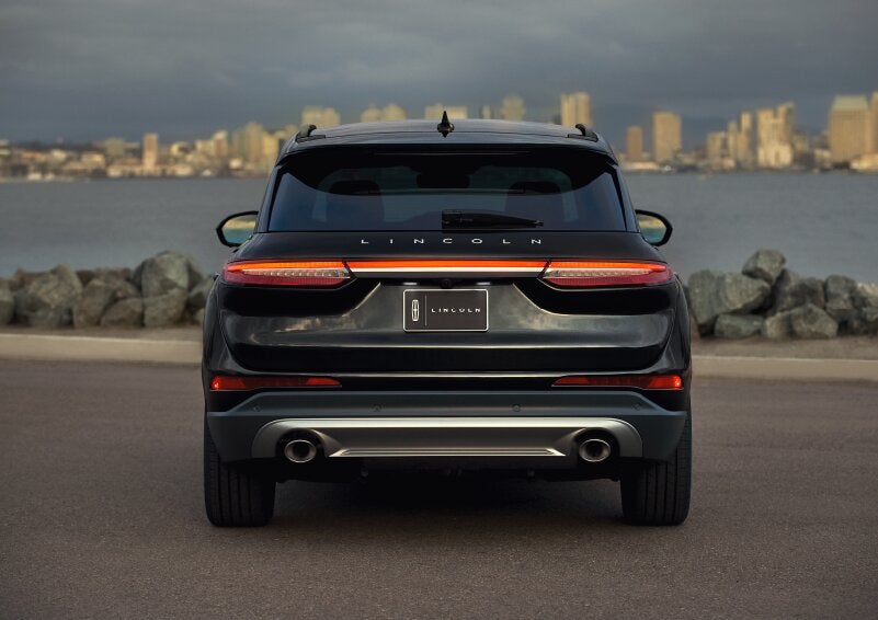 The rear lighting of the 2025 Lincoln Corsair® SUV spans the entire width of the vehicle. | Sedano Lincoln in La Mesa CA