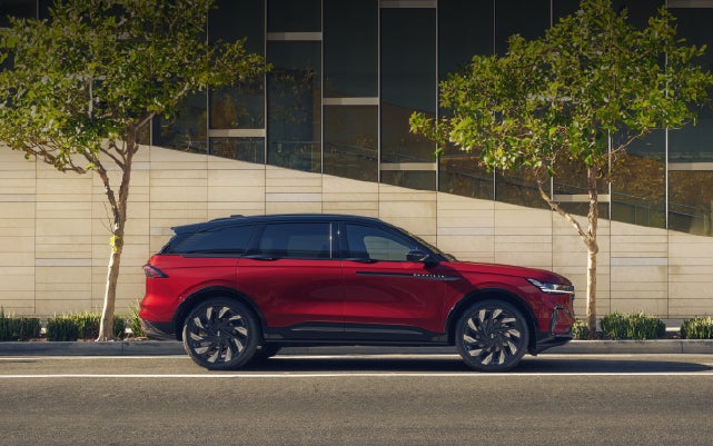 A 2026 Lincoln Nautilus® SUV with an available Hybrid Powertrain is parked in an urban setting. | Sedano Lincoln in La Mesa CA
