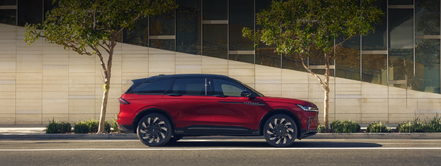 A 2026 Lincoln Nautilus® SUV with an available Hybrid Powertrain is parked in an urban setting. | Sedano Lincoln in La Mesa CA