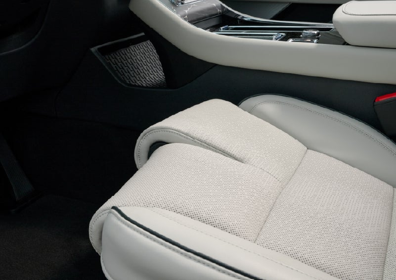 The front passenger Perfect Position seat is shown with the thigh extender adjusted.| Sedano Lincoln in La Mesa CA